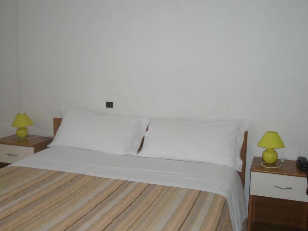 Hotel Athena Σπολέτο Εξωτερικό φωτογραφία
